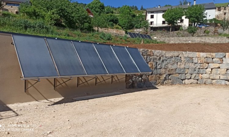 Système solaire combiné, 6 capteurs en terrasse, Thuir, S-THERMIQUE