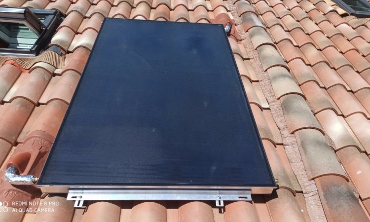 Capteur solaire thermique sur toiture tuile